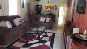 Ava's Getaway, 3bed, AC, WIFI